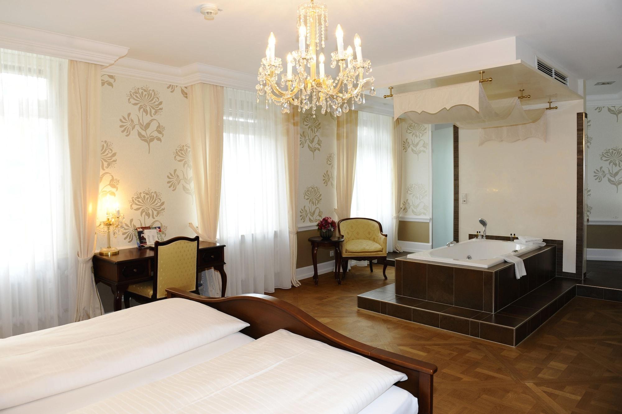 Heliopark Bad Hotel Zum Hirsch Baden-Baden Exterior photo